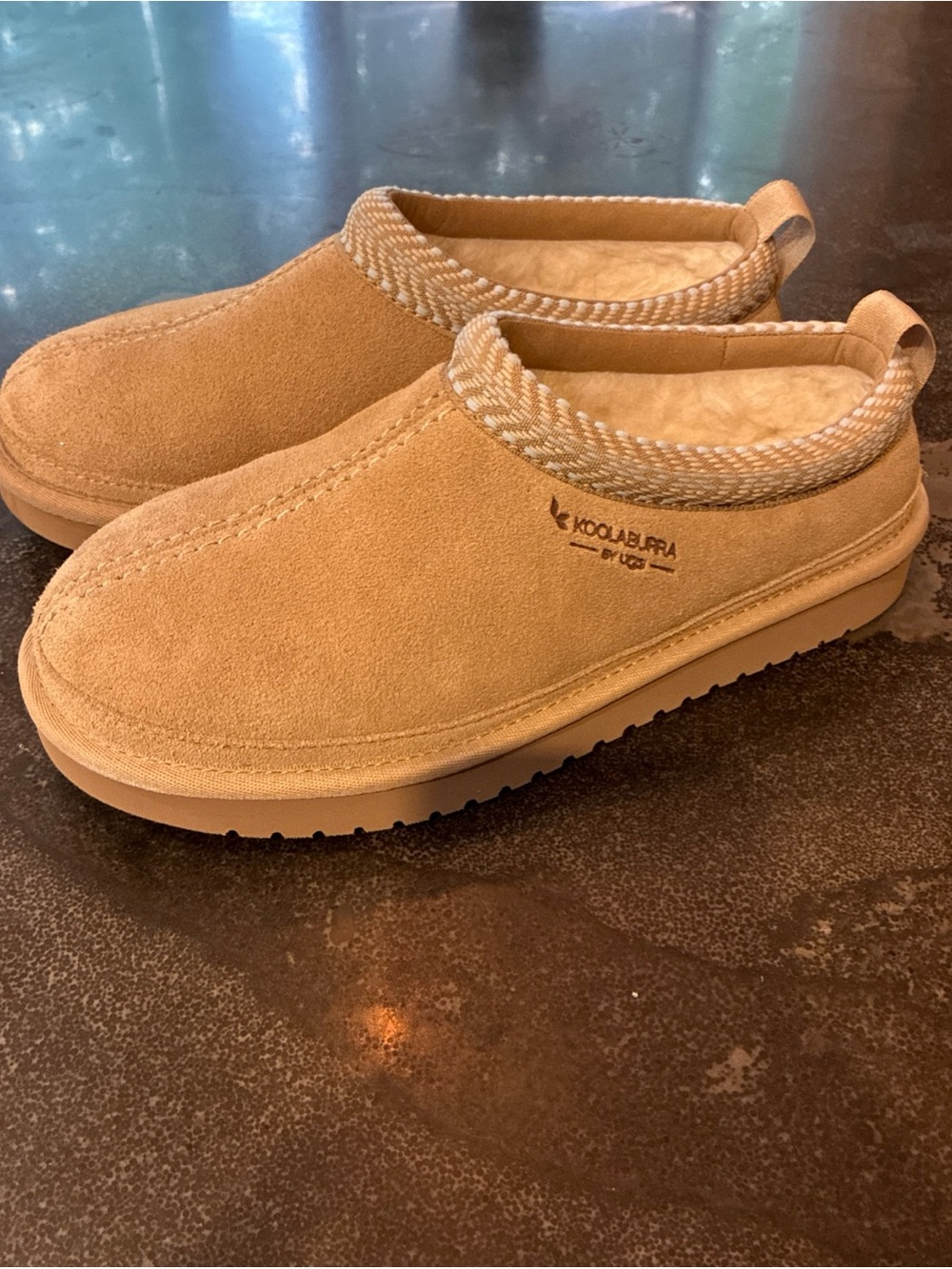 Koolaburra by UGG woman’s/KidsTan Suede Cozy Slip-On Slippers